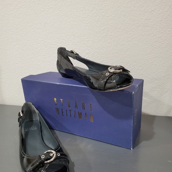 Stuart Weitzman Chitchat black patten leather open toe flats 6.5. - Picture 6 of 10